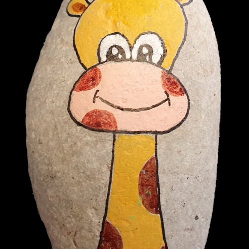 Giraffe : let's play with painted rocks !