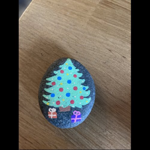 estelle Christmas tree on rock
