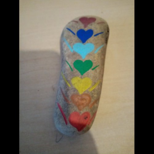Linda57590 Colorful hearts on rock