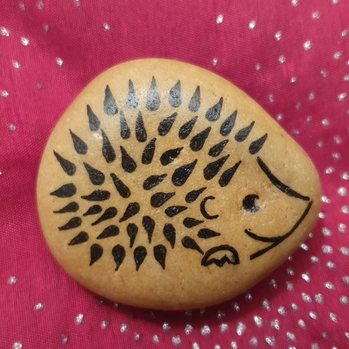 Hedgehog on rock, easy drawing : let's play with painted rocks !