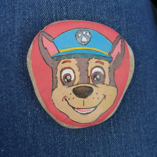 Chase Paw Patrol on rock : Let's go hunting for painted rocks !