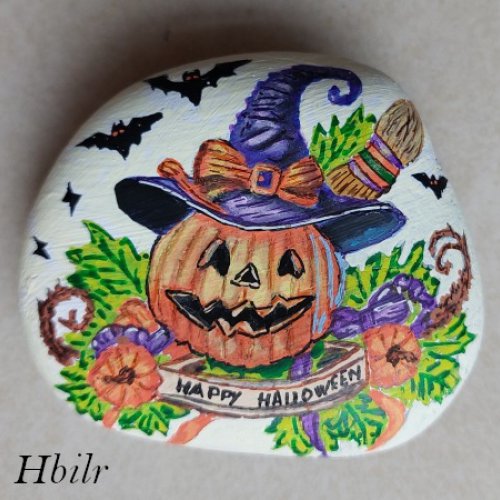 hbilr Halloween pumpkin drawing on rock