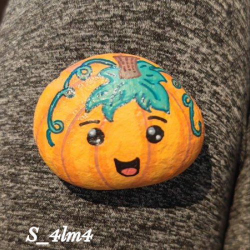 S_4lm4 Pumkin drawing on rock