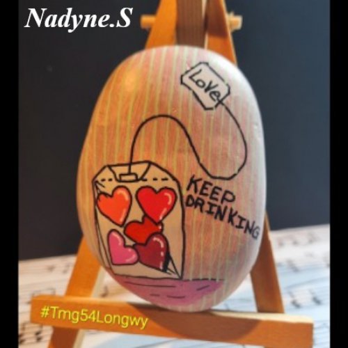 Nadyne. S Keep drinkinglove on rock