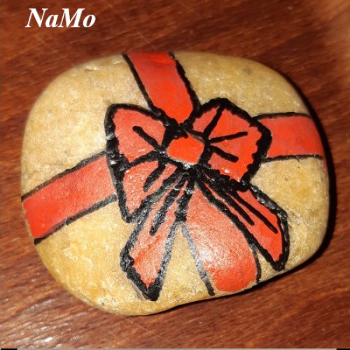 NaMo Paquet cadeau sur galet