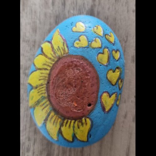 LesgaletsdeNath Sunflower petals fly away in the shape of a heart