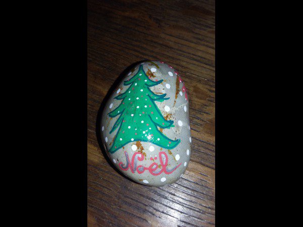 Rocks for kids Creator rock 347 Christmas tree on rock : 1640665948.createur.galet.347.sapin.jpg