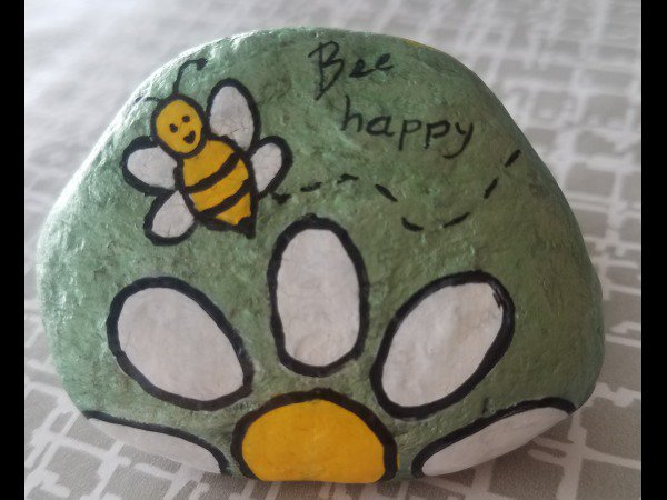 Rocks for kids Sofie Bee Happy on rock : 1640666209.sofie3.jpg