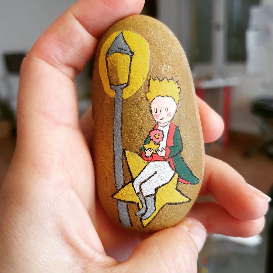 Medium difficulty The Little Prince on rock - Let's play with painted rocks ! : 1655666849.le.petit.prince.jpg