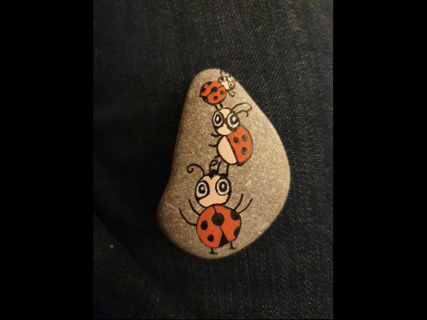Easy rocks Ladybug pyramid : 1659737697.pyramide.de.coccinelle.jpg