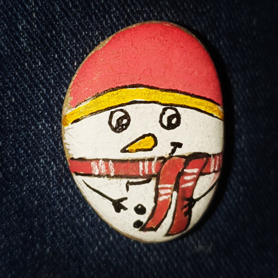 Christmas Painted Rock Snowman with his scarf : 1666596140.bonhomme.de.neige.avec.son.echarpe.jpg