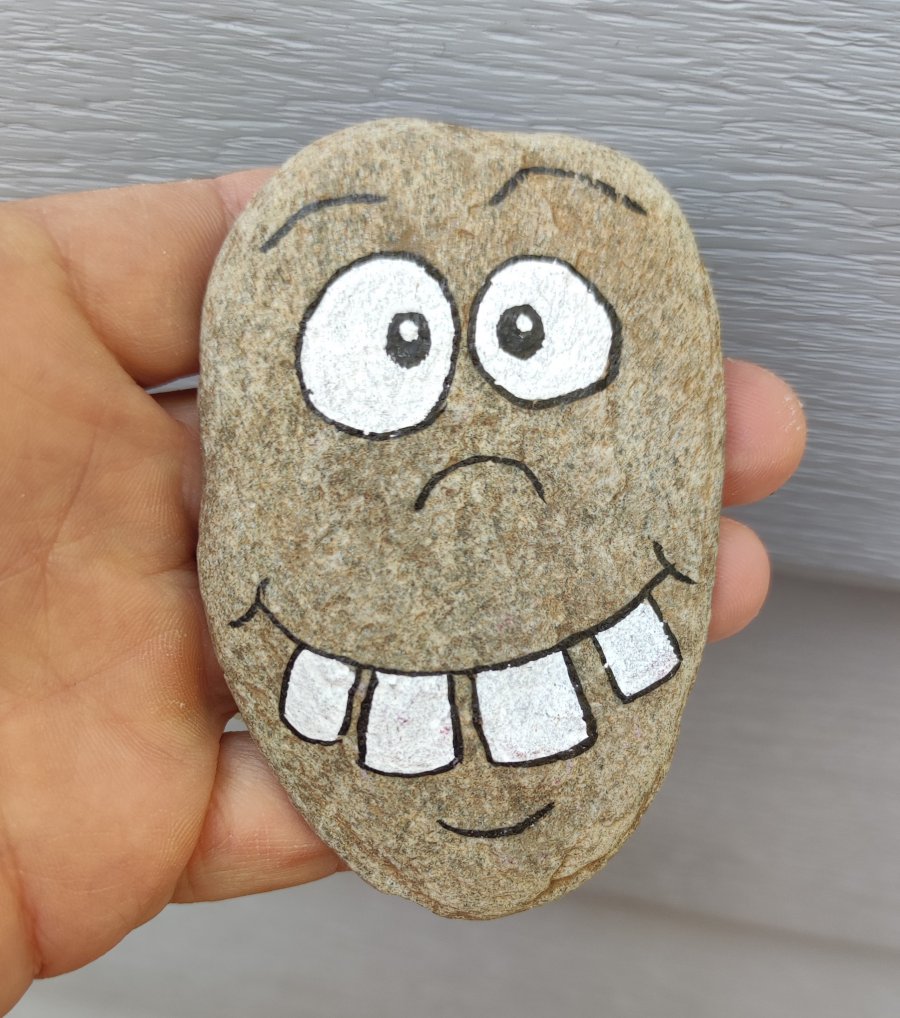 Painted rocks faces, Barbapapa and m&m's Funny head with big teeth : 1712801785.tete.rigolote.avec.grosses.dents.jpg