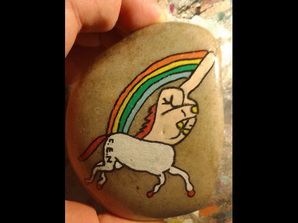 Selection of the month Chriscottiny Unicorn : 1762429407.chriscottiny.licorne.doigt.majeur.jpg