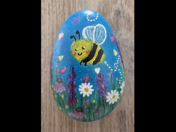 GaletsdeNath L\' abeille butine dans la prairie fleurie