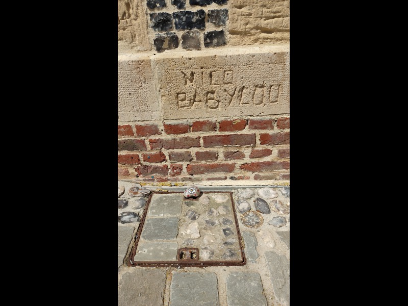 Discover<br/>the second clue picure