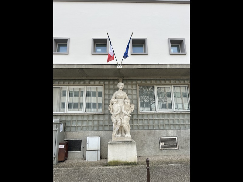 Discover<br/>the second clue picure