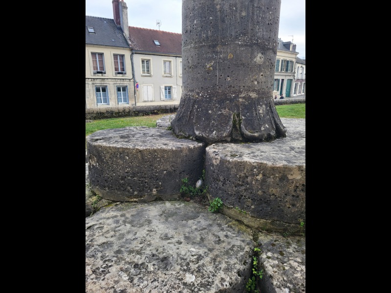 Discover<br/>the second clue picure
