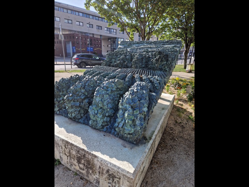 Discover<br/>the second clue picure