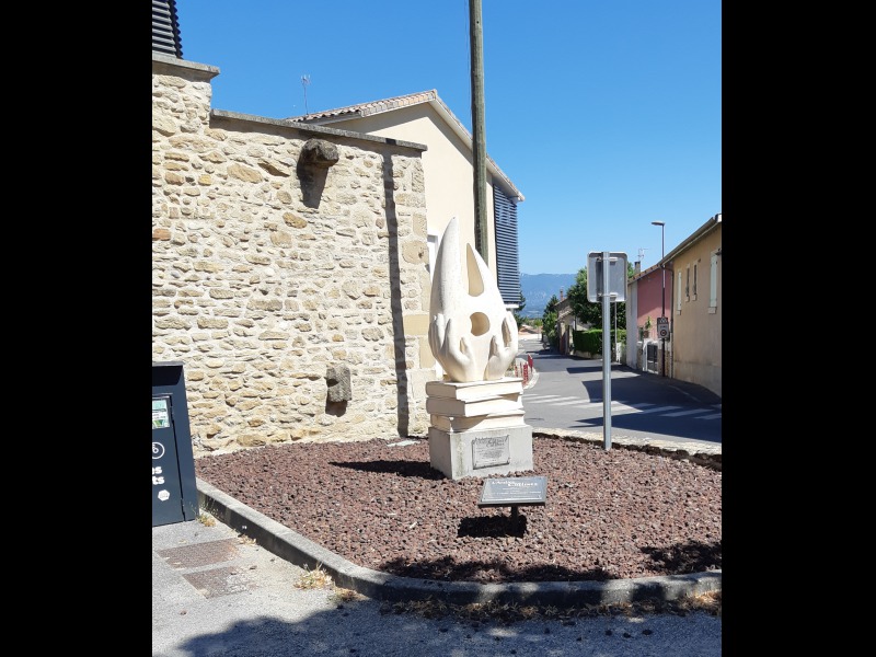 Discover<br/>the second clue picure