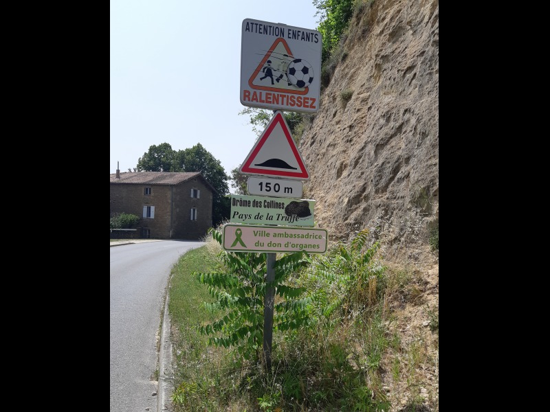 Discover<br/>the second clue picure