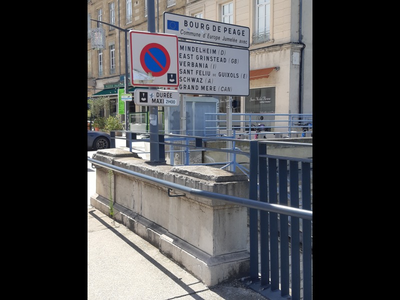 Discover<br/>the second clue picure