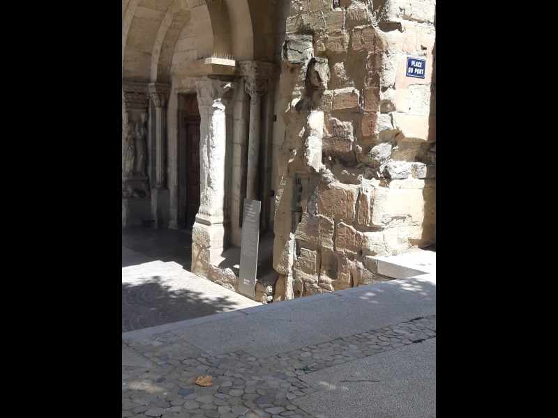 Discover<br/>the second clue picure